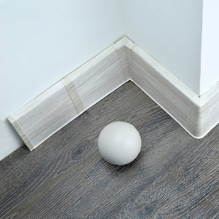 2,5m Fussleiste PVC 75mm Eiche Aspen + Montagematerial Gratis