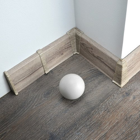 2,5m Fussleiste PVC 70mm Eiche Jasmin + Montagematerial Gratis