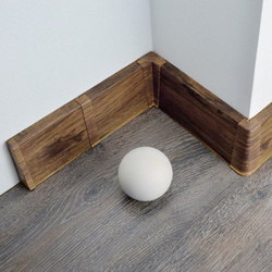 2,5m Fussleiste PVC 75mm Eiche Kantabrien + Montagematerial Gratis