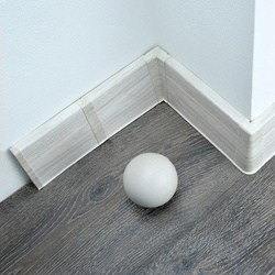 2,5m Fussleiste PVC 75mm Eiche Aspen + Montagematerial Gratis